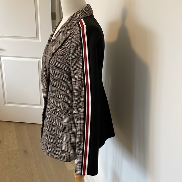 NWOT SOSKEN - Made in Canada - Plaid Blazer. Size 2, equivalent size L - Picture 3 of 11